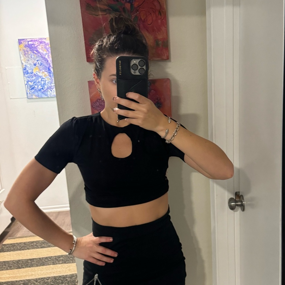 Black Crop Keyhole Top